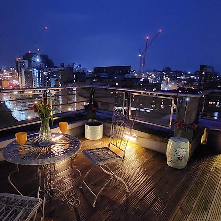 Luxury Penthouse Apartment Лийдс Екстериор снимка
