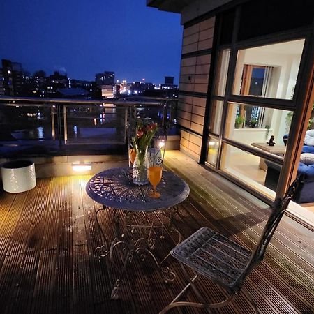 Luxury Penthouse Apartment Лийдс Екстериор снимка