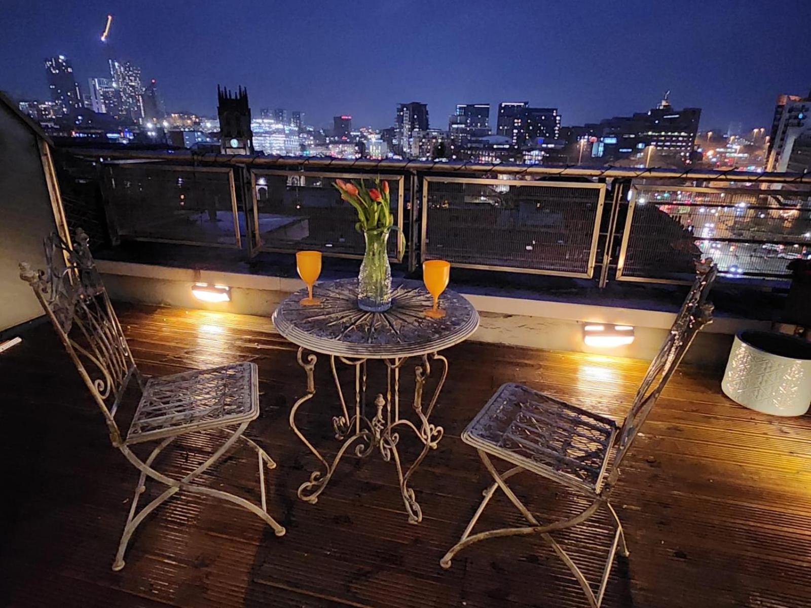 Luxury Penthouse Apartment Лийдс Екстериор снимка