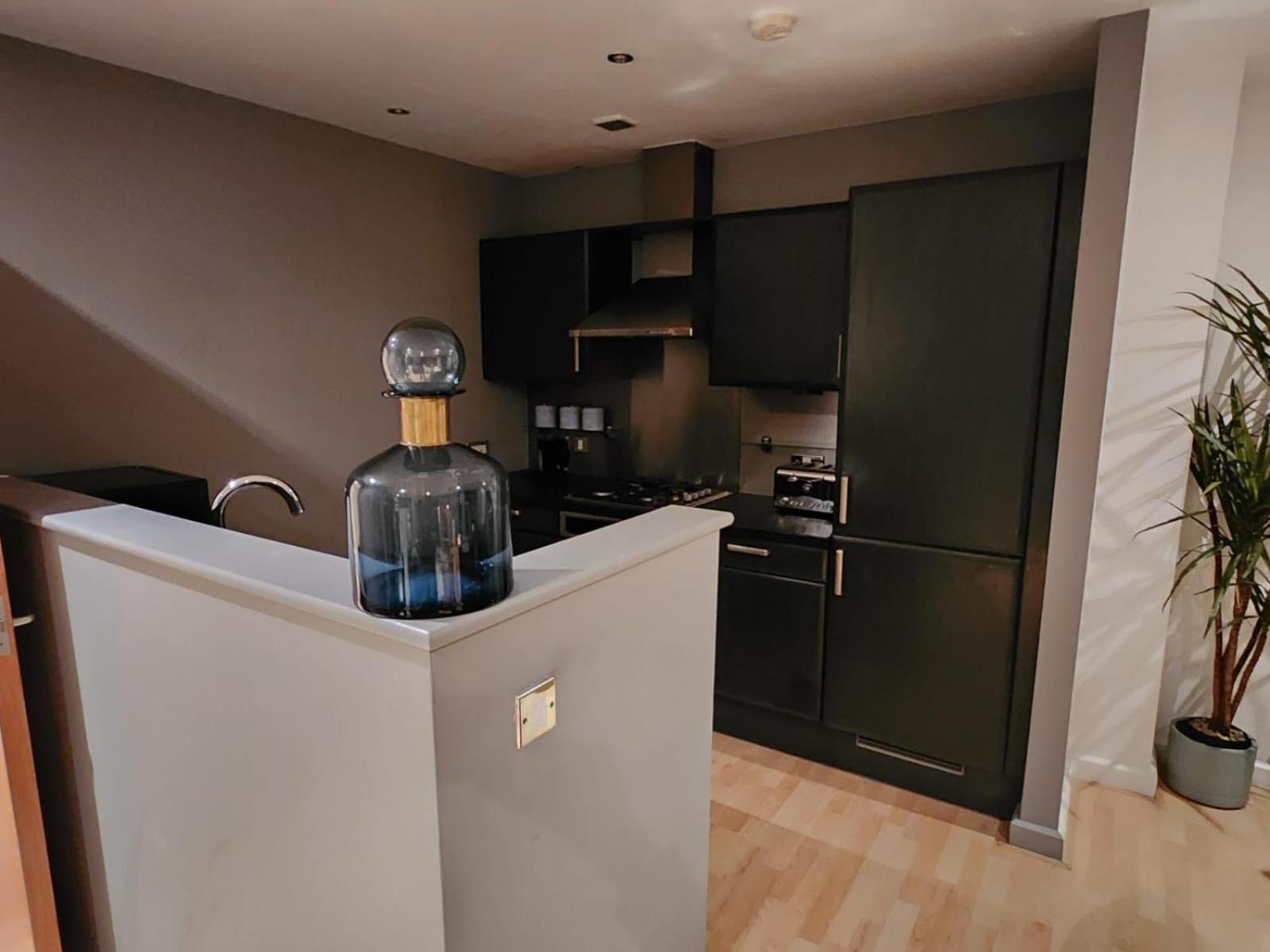 Luxury Penthouse Apartment Лийдс Екстериор снимка