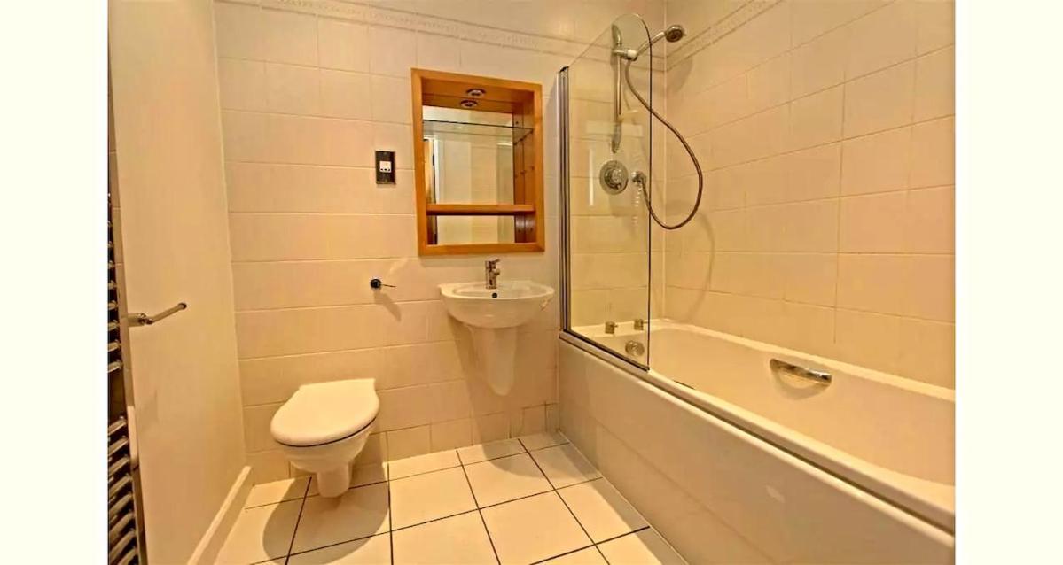 Luxury Penthouse Apartment Лийдс Екстериор снимка