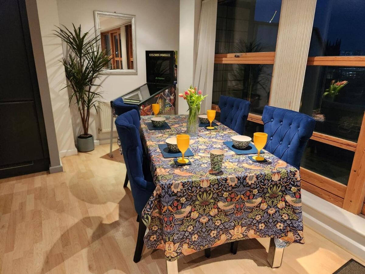 Luxury Penthouse Apartment Лийдс Екстериор снимка