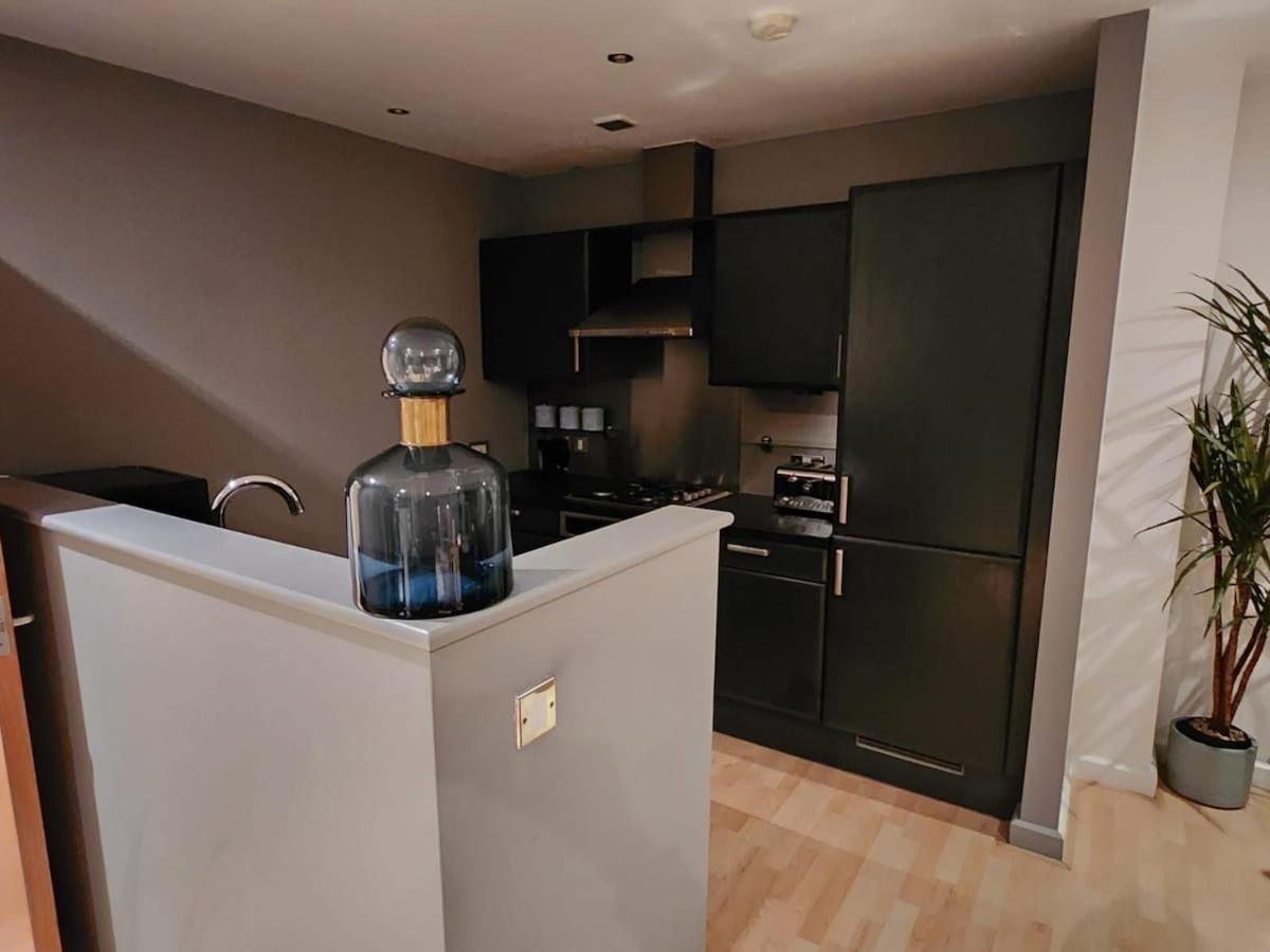 Luxury Penthouse Apartment Лийдс Екстериор снимка