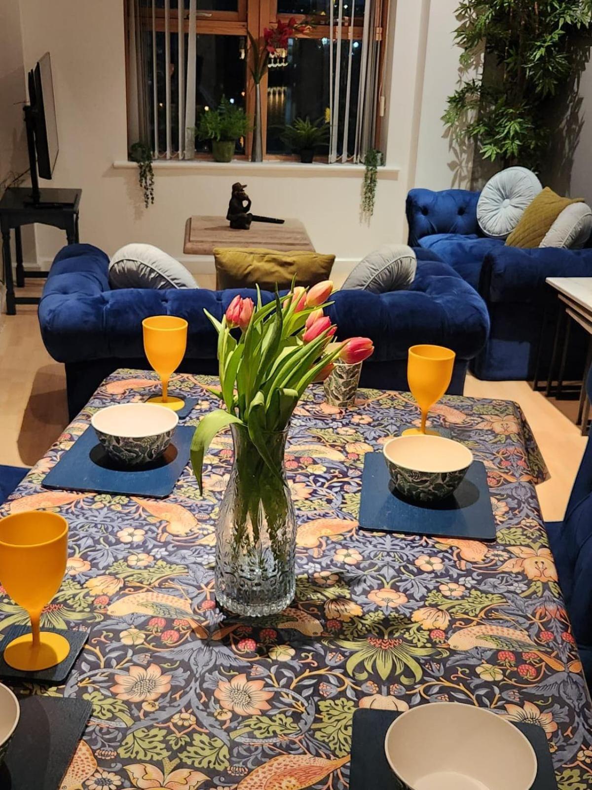 Luxury Penthouse Apartment Лийдс Екстериор снимка